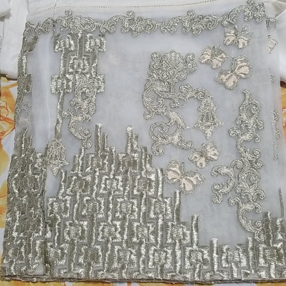 Three white trousers. - Picture 3 of 4